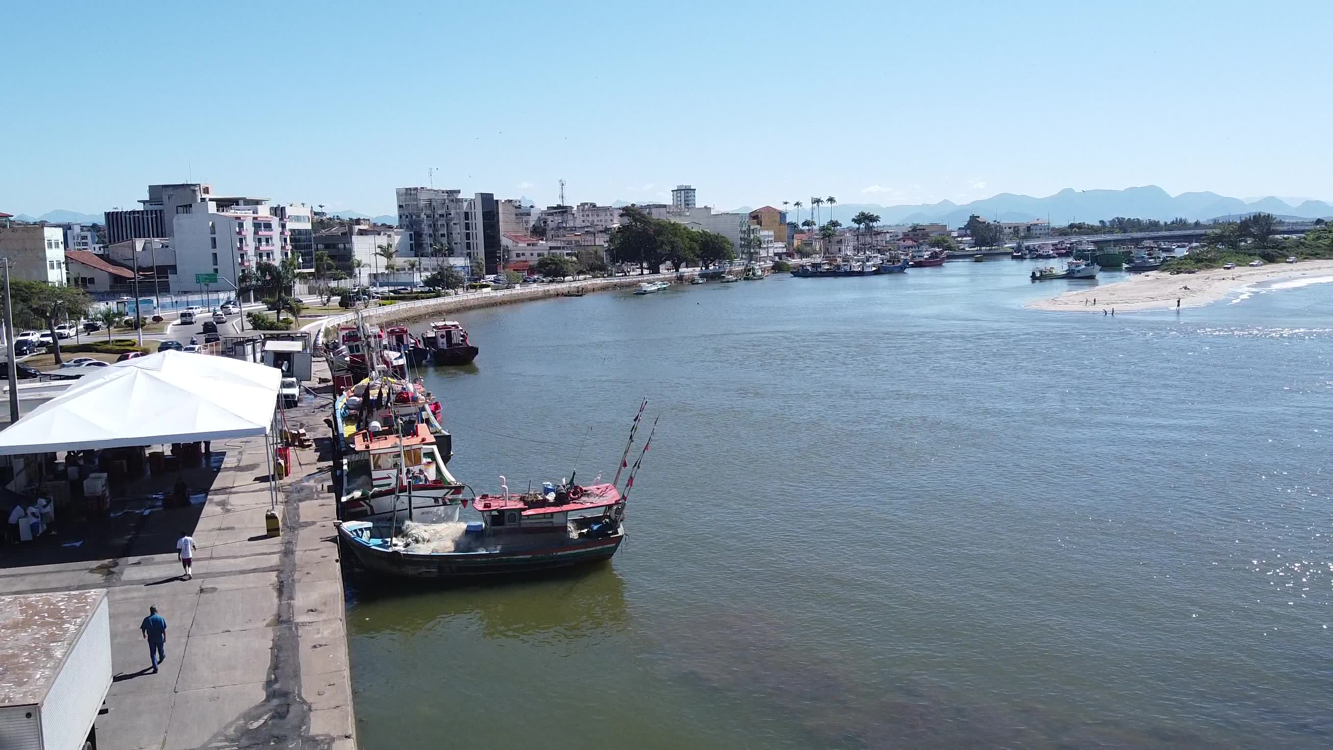 Sobrevoo sobre o Mercado Municipal de Peixes. 
