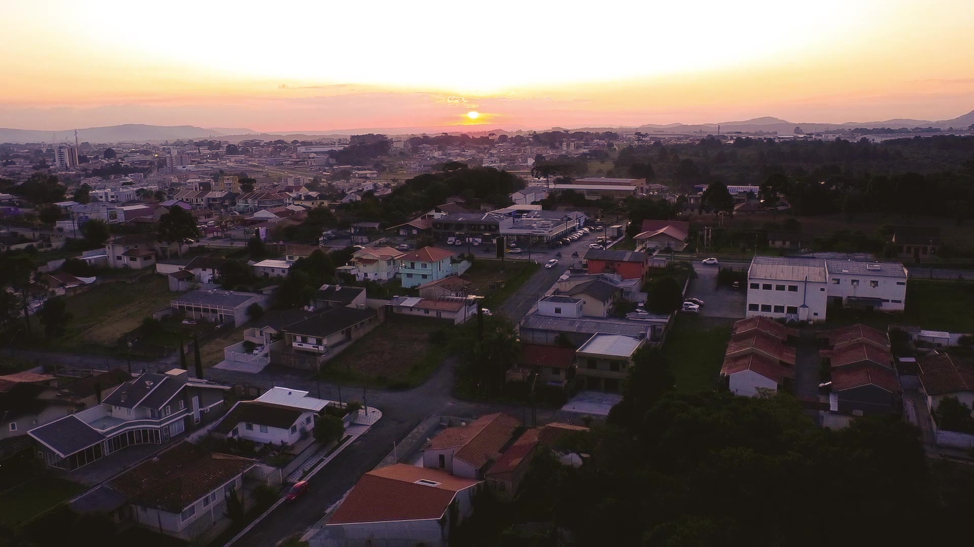 POR DO SOL EM CIDADE 