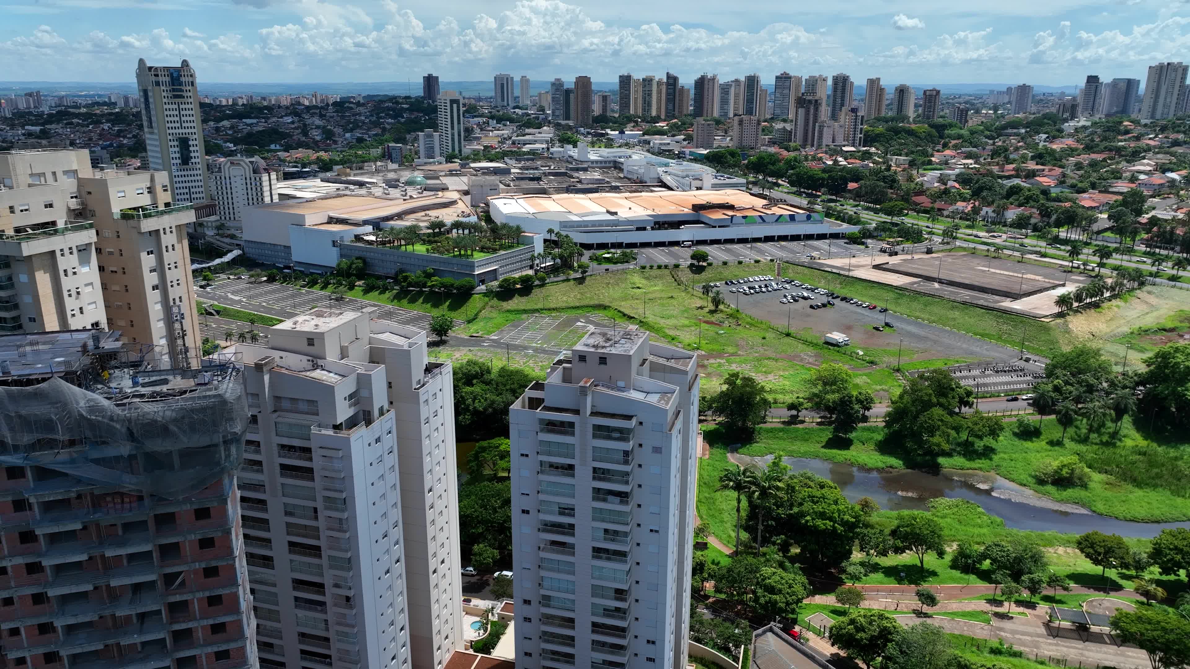Flight over buildings next to Parque das Artes in Ribeirao Preto