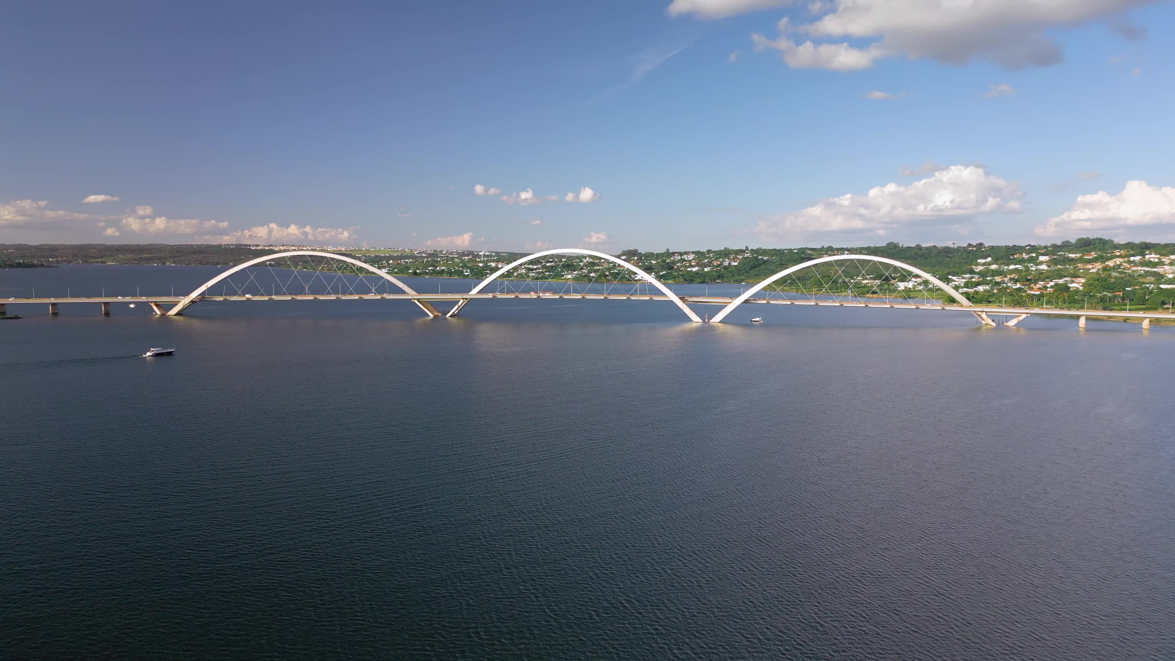 Ponte JK sobre o Lago Paranoá