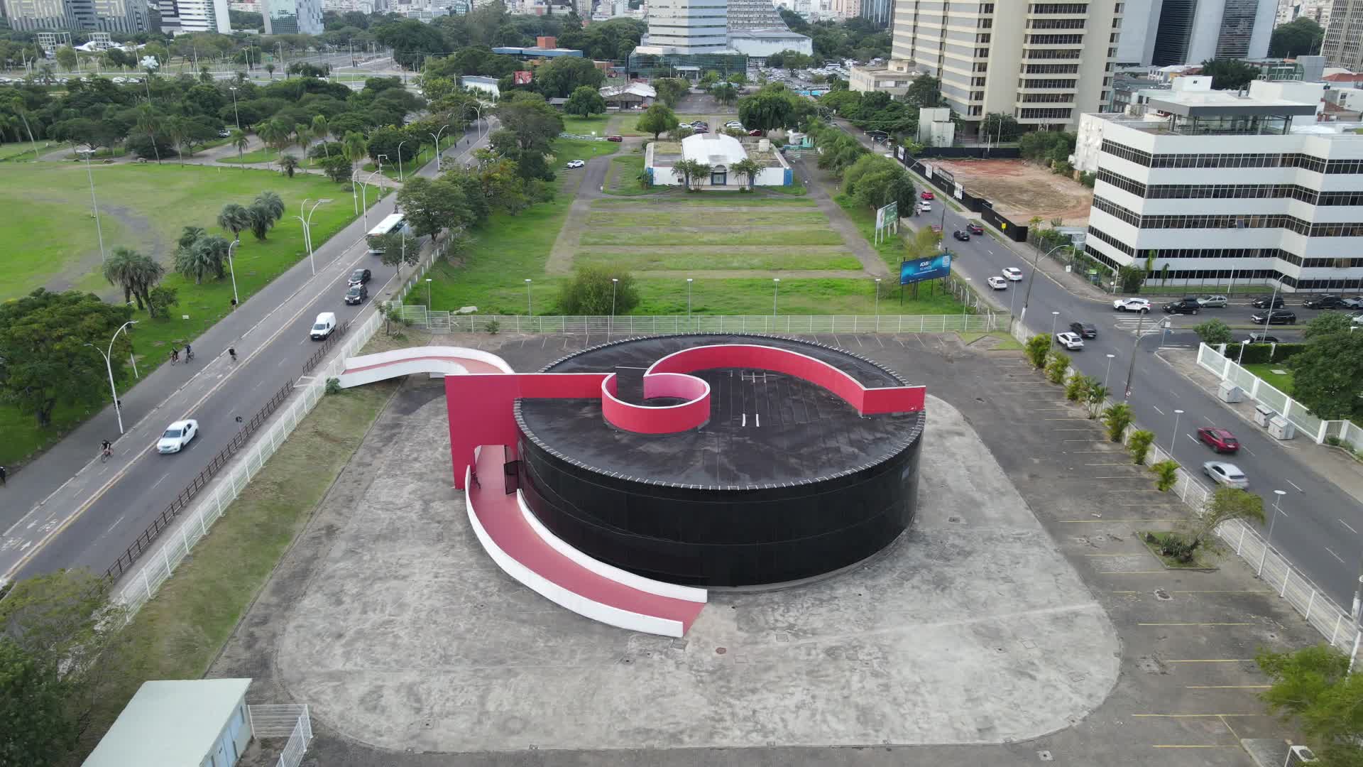 Caminho Espiral Vermelho no Memorial Luiz Carlos Prestes