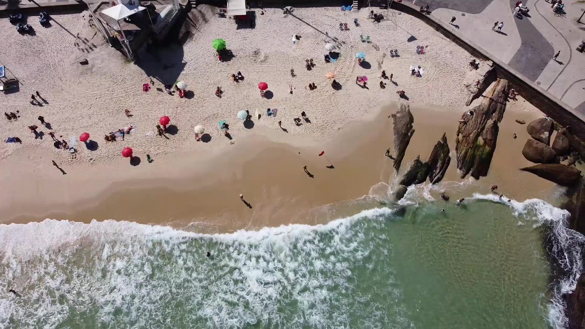 O Arpoador é um dos cartões postais do Rio, ele visto de cima e completamente diferente ! 