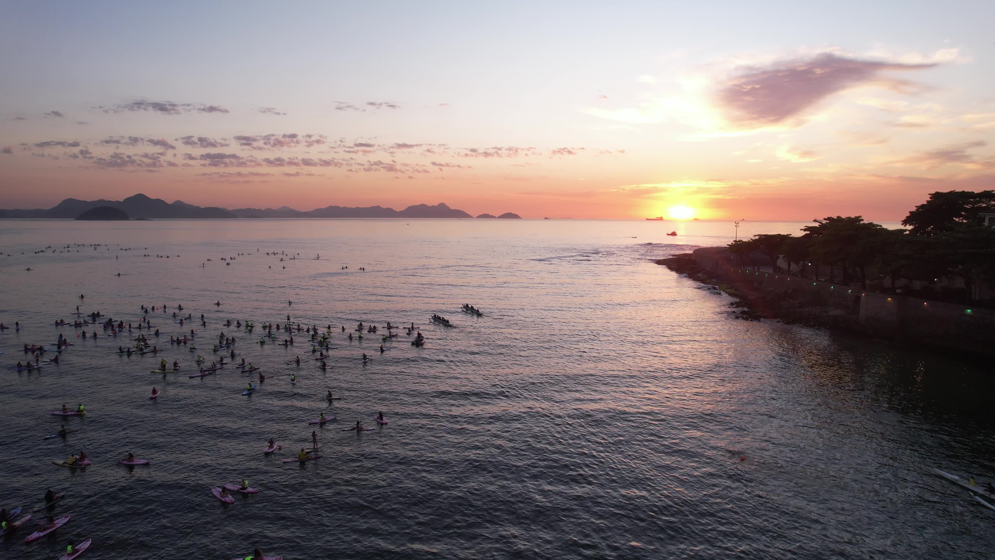 Amanhecer na praia de Copacabana