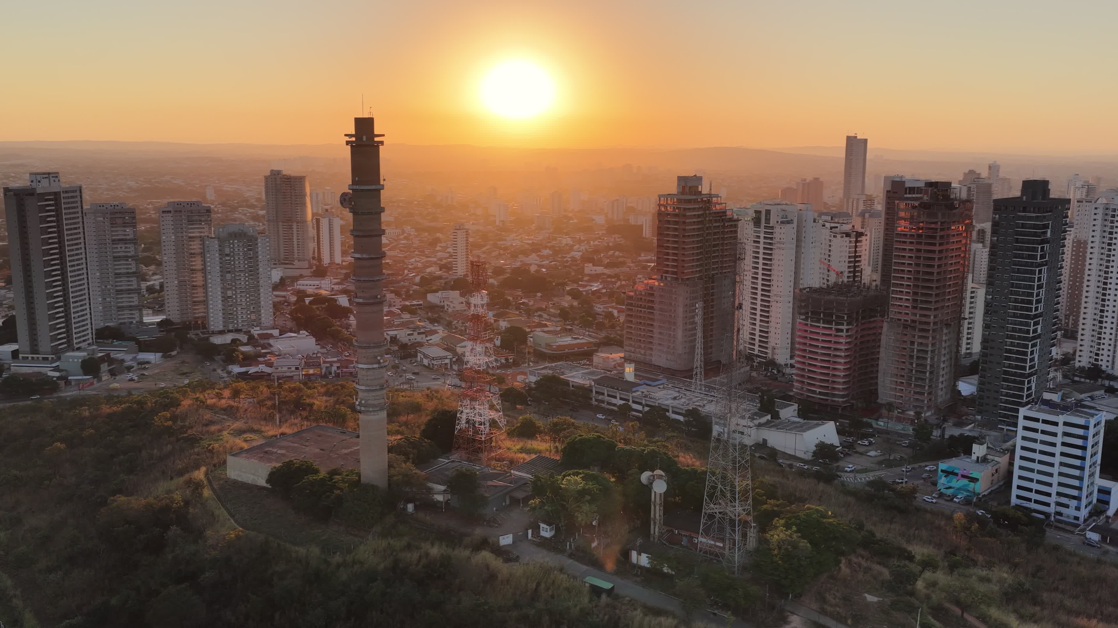 GOIÂNIA - POR DO SOL - MORRO DA SERRINHA