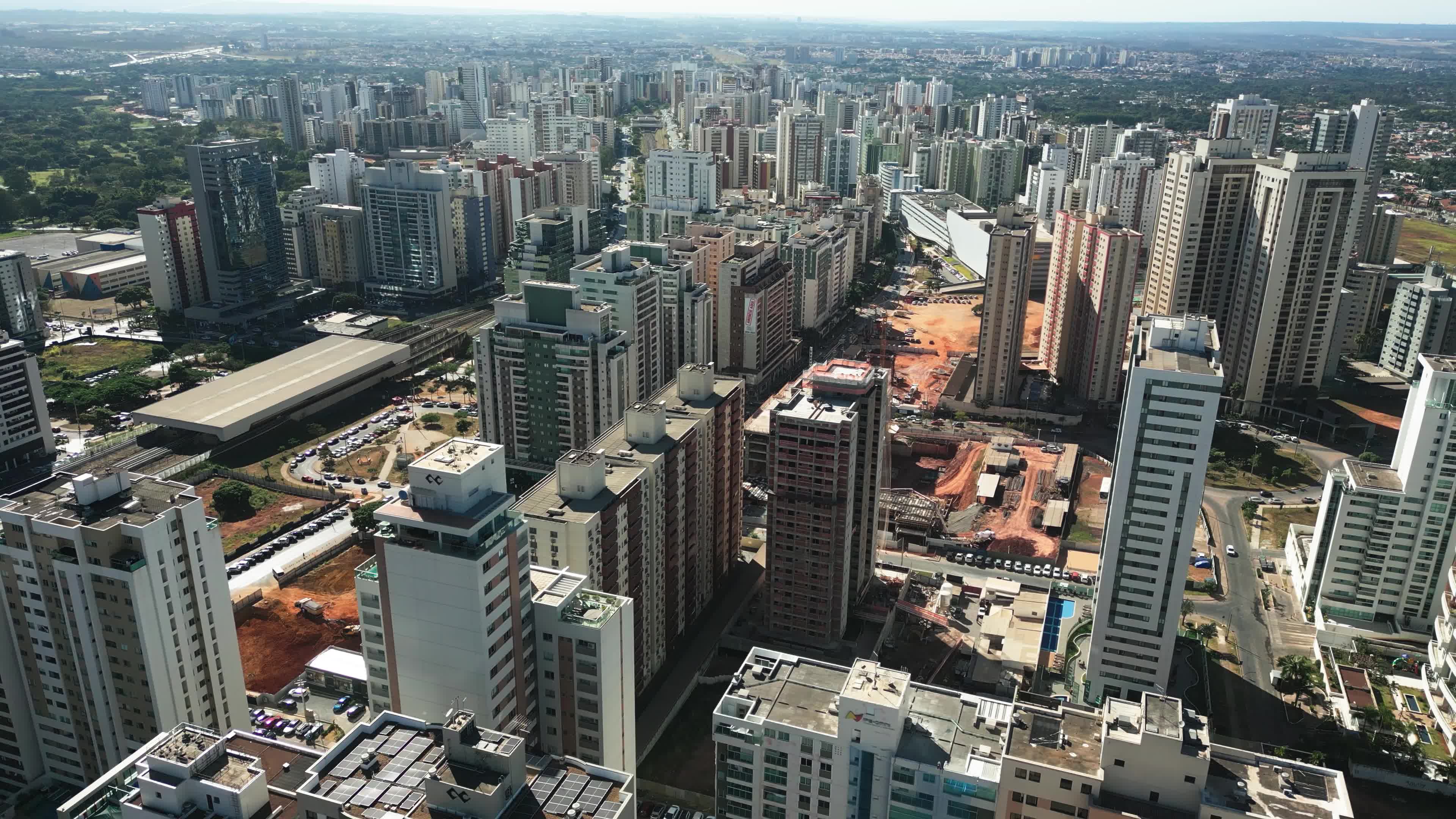 Arranha-céus modernos no centro urbano de Águas Claras -DF