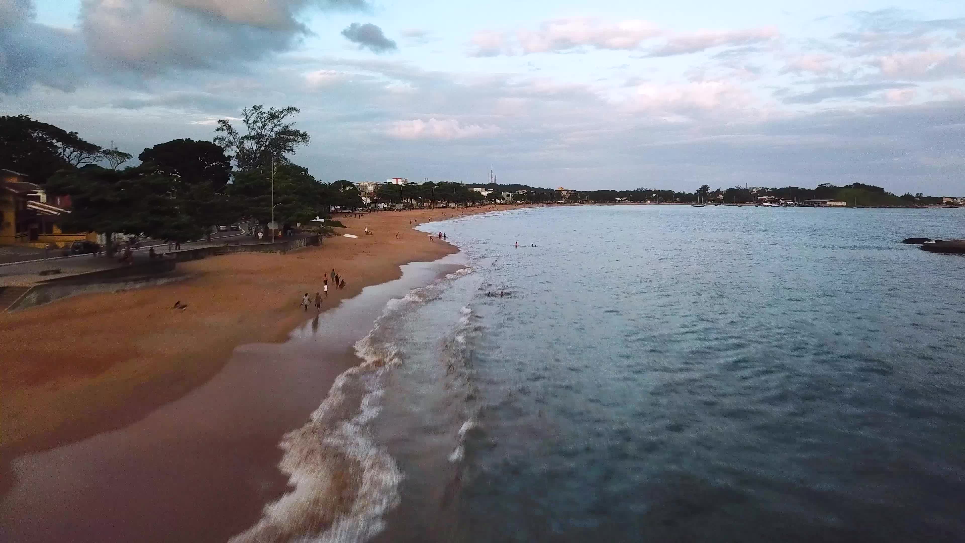 Praia do Bosque em dia nublado, Rio das Ostras-RJ