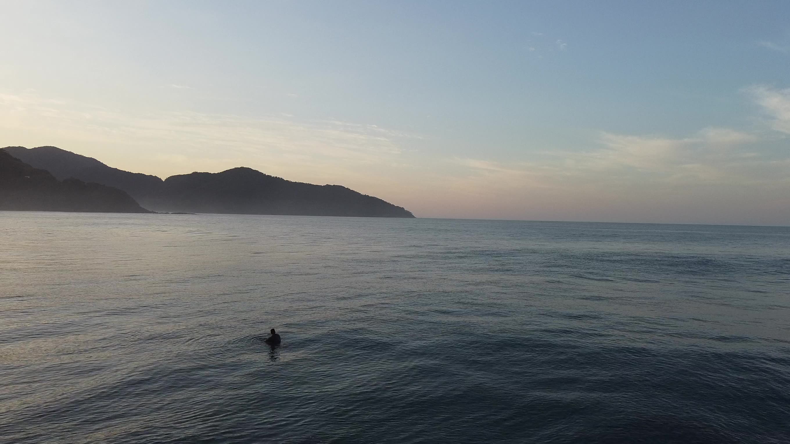 Surfista em Camburi - SP, Litoral Norte