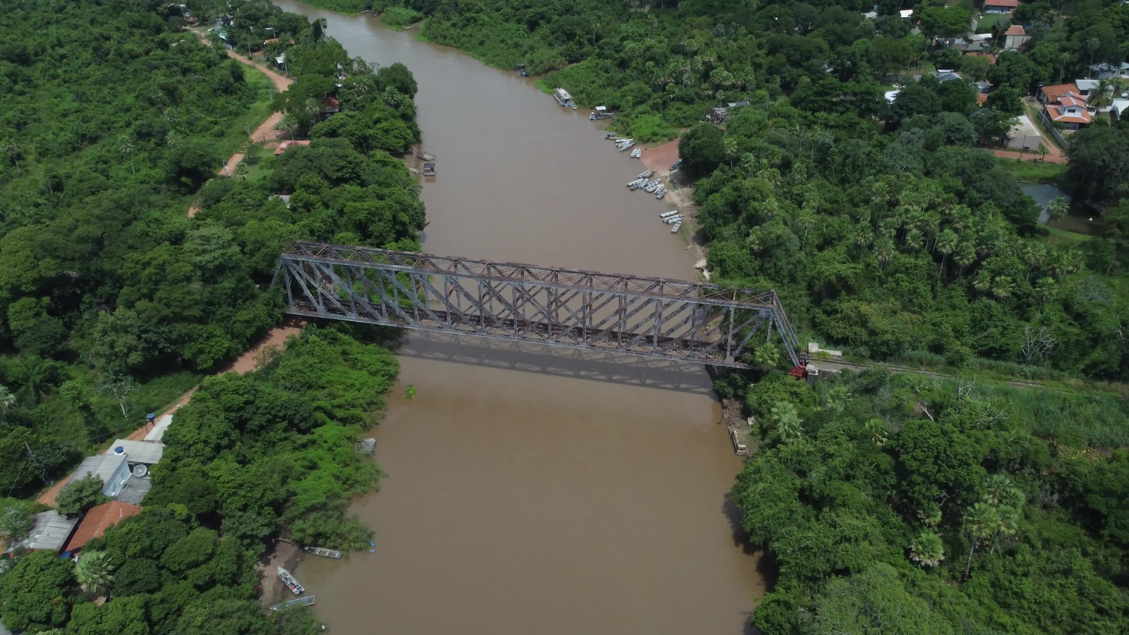 Ponte Férrea sobre o Rio Miranda no Pantanal MS