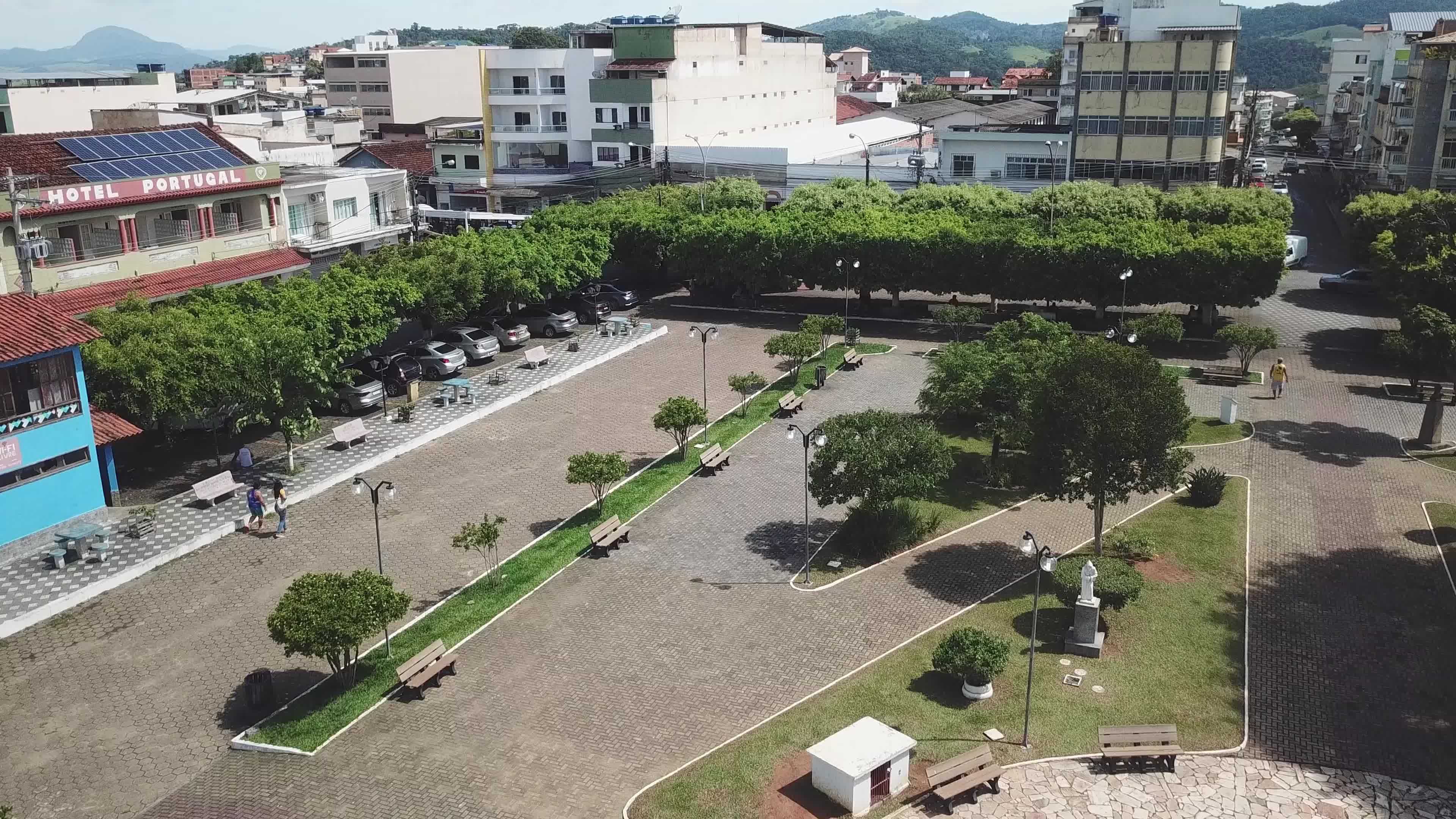 Praça da pequena cidade do Carmo-RJ