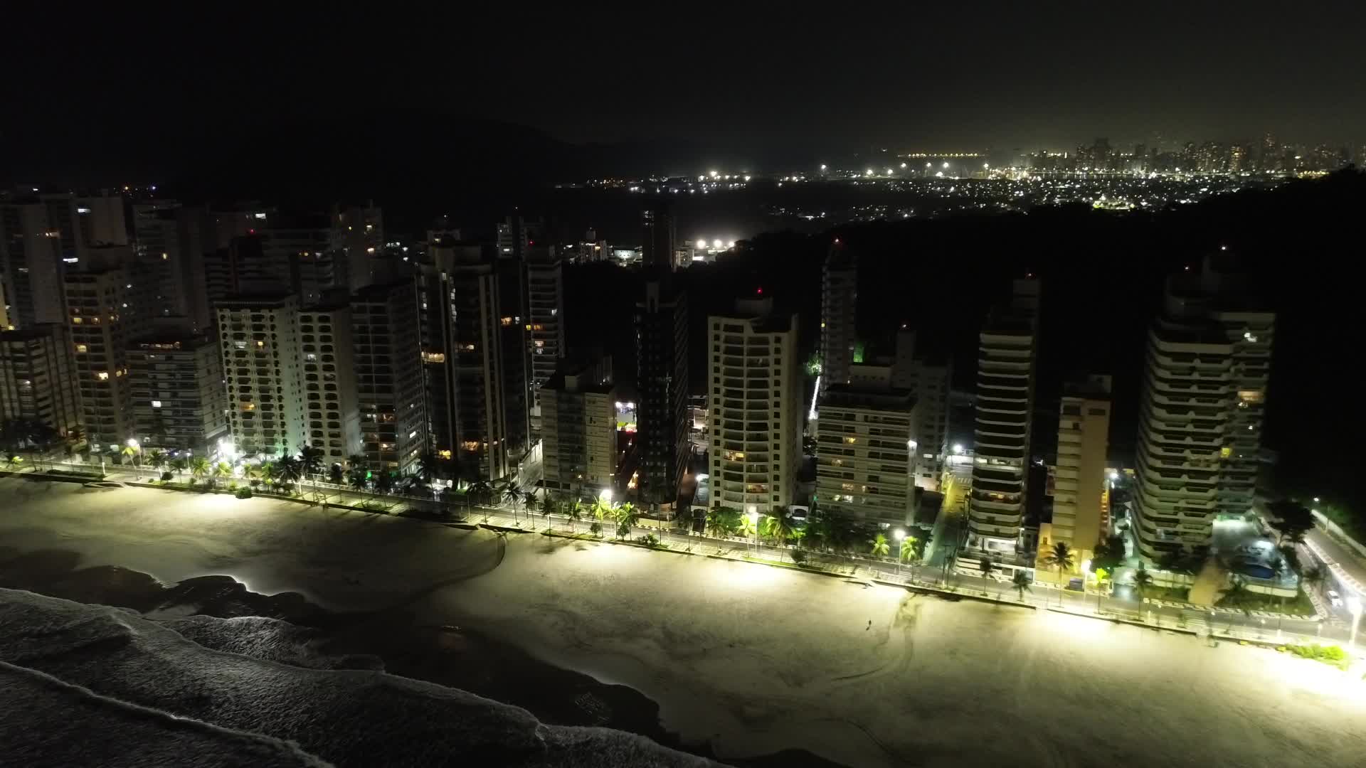 Praia das Astúrias nouturno