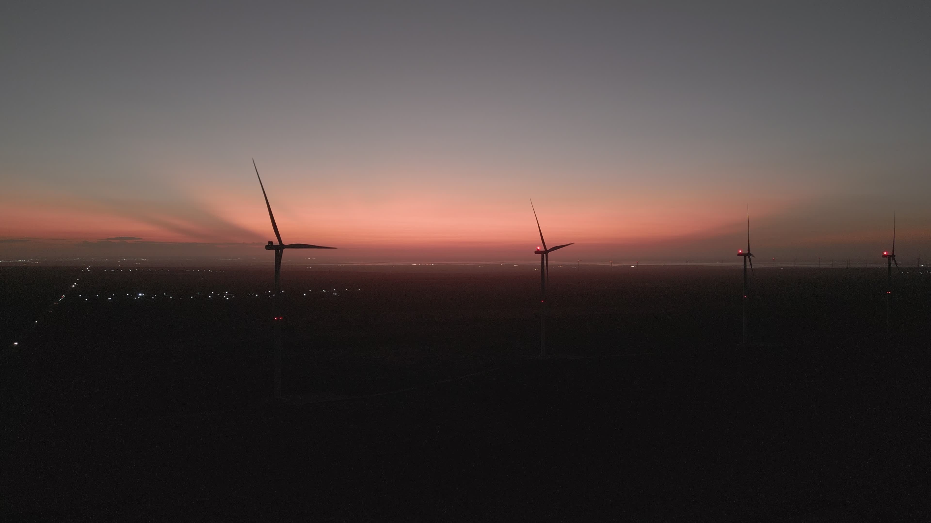 Torres de Energia Eolica durante o crepusculo 2.