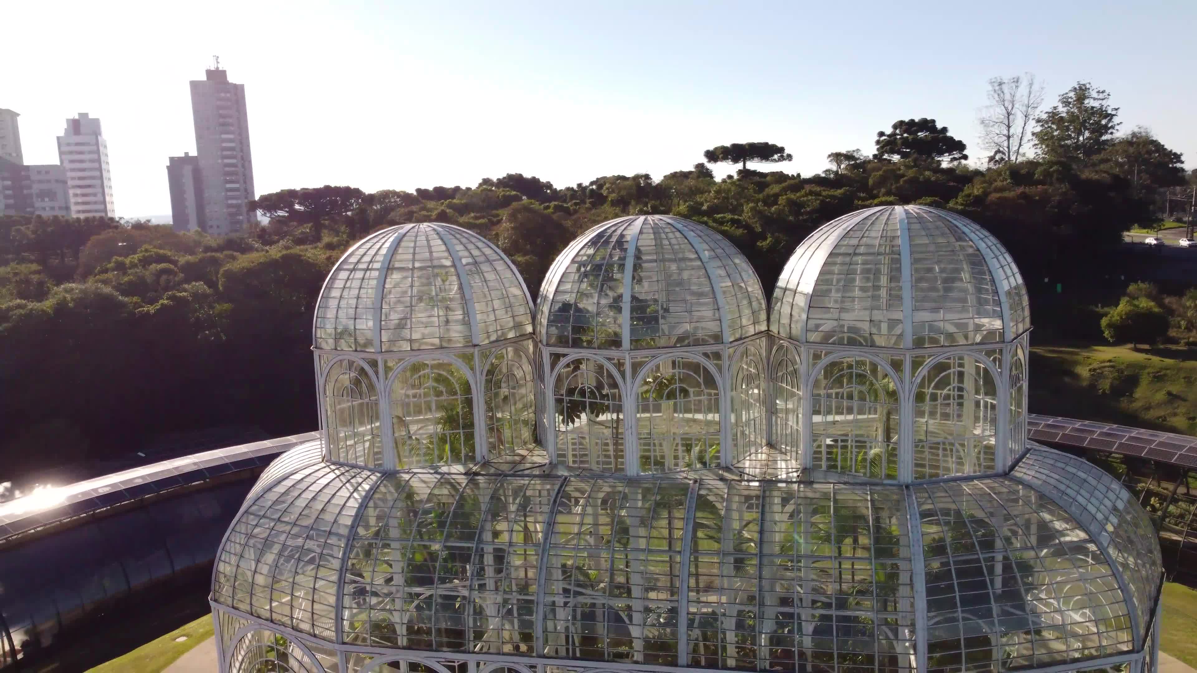 Orbitando a estufa do Jardim Botânico de Curitiba