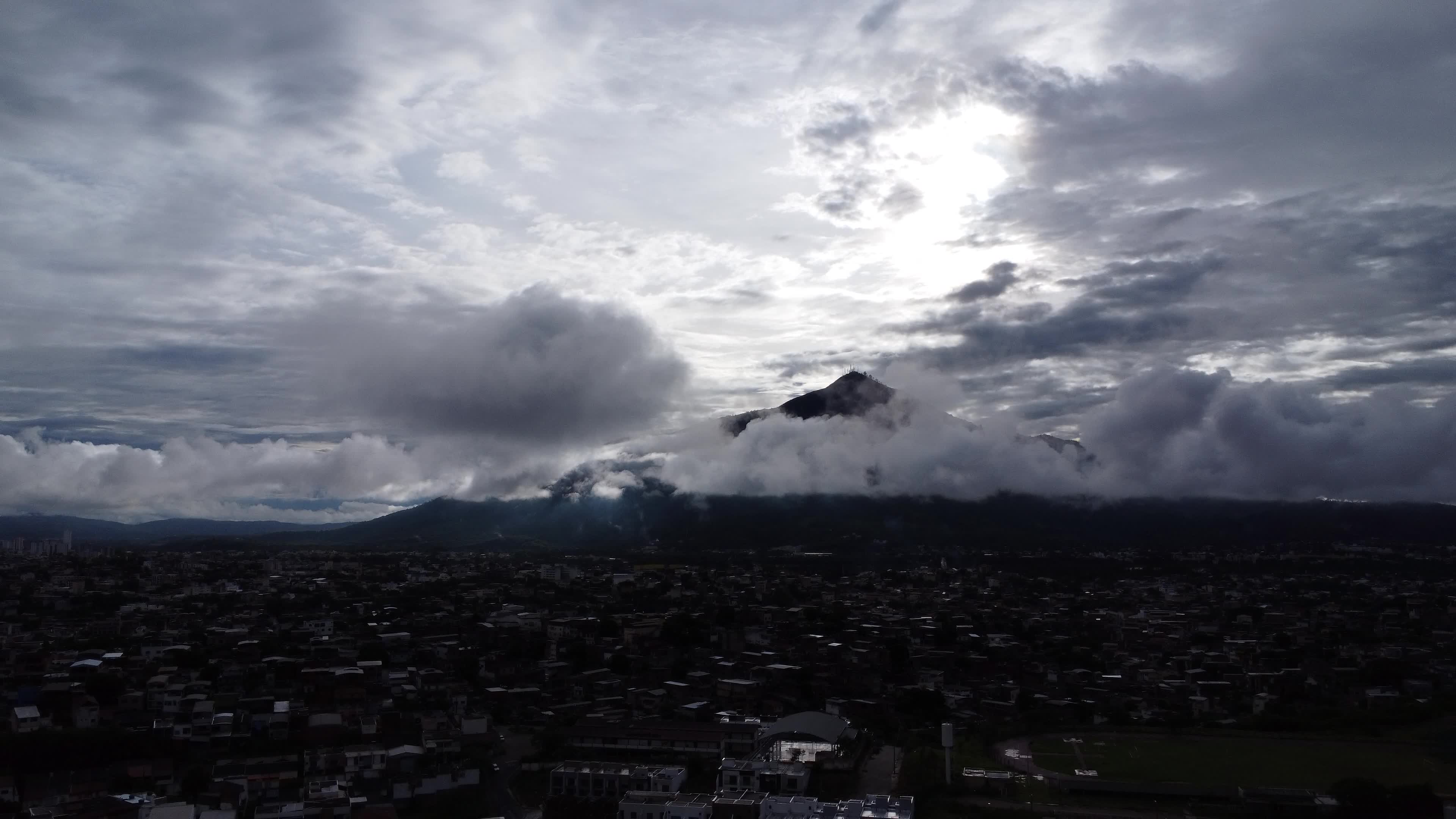 Dia Nublado em Governador Valadares