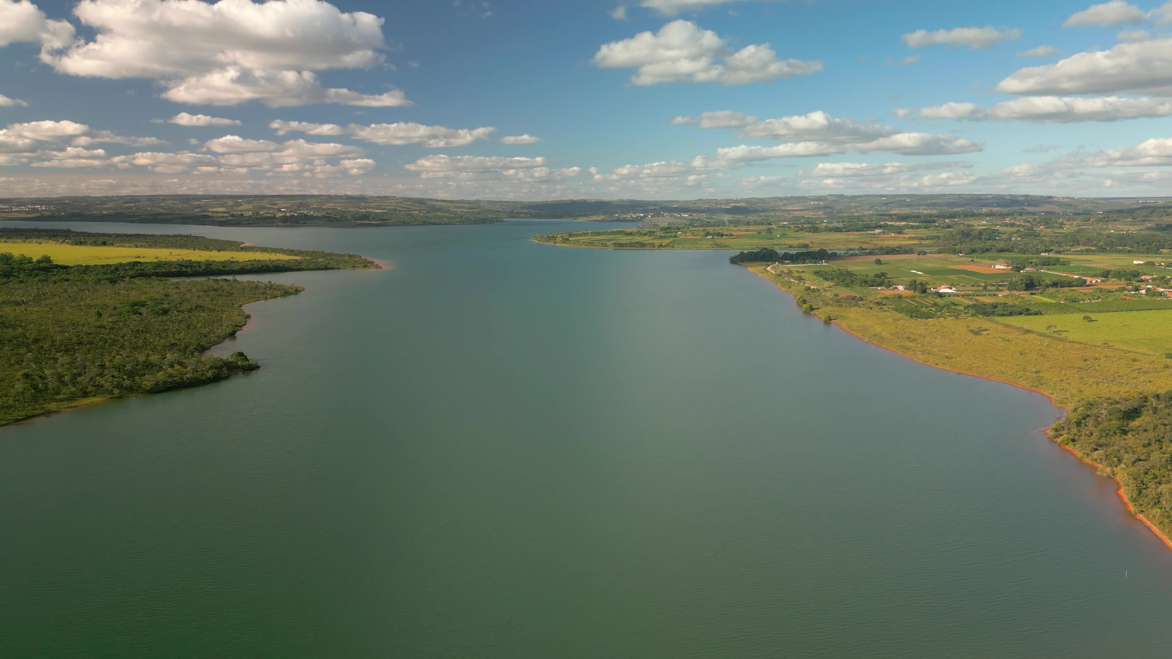 Lago do Descoberto na divisa entre DF e GO