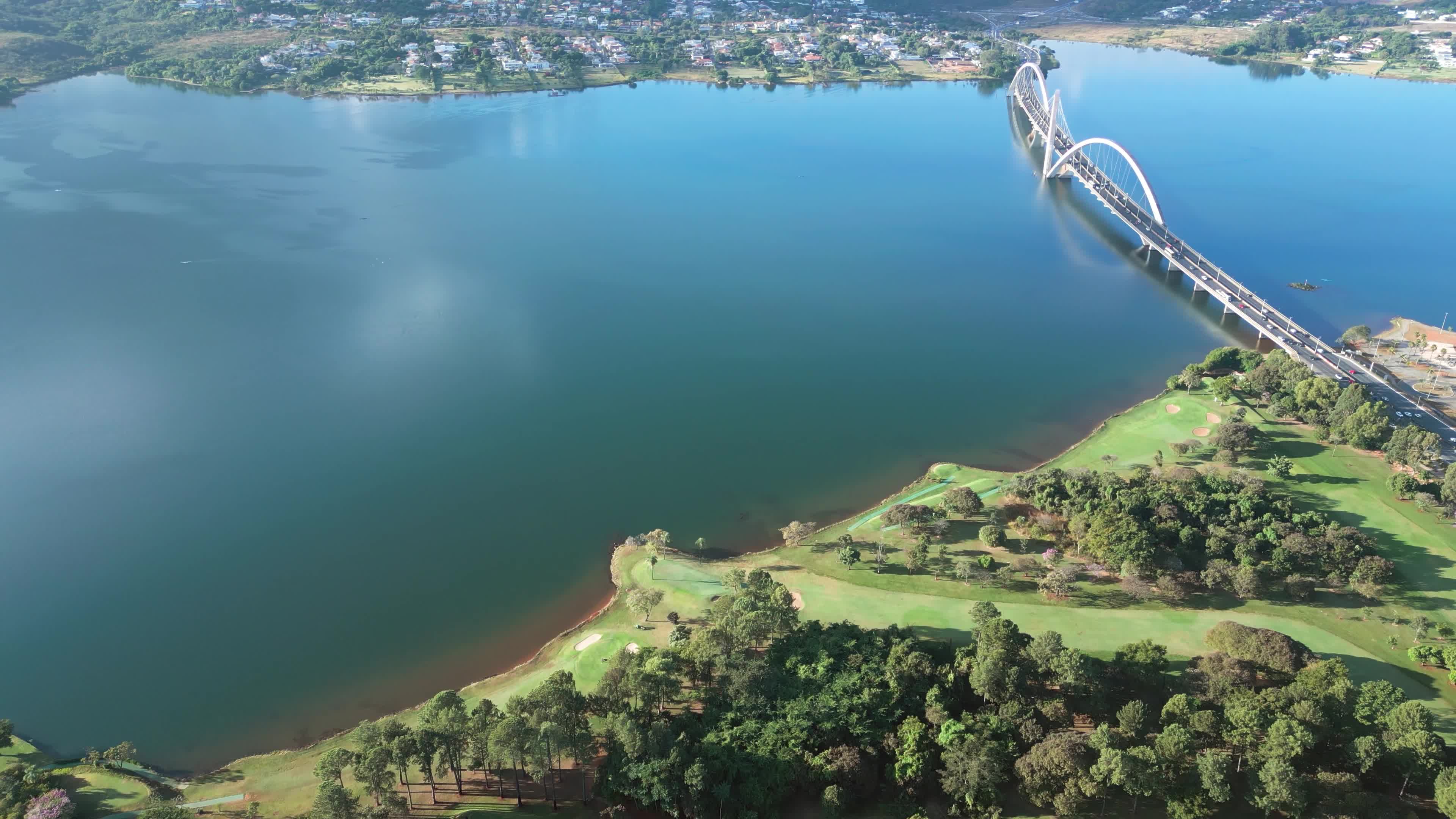 Ponte JK sobre o Lago Paranoá em Brasília